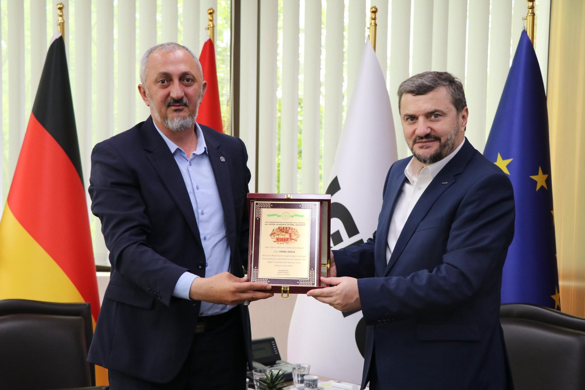 kemalerguen's tweet photo. Gürcistan Müslümanları İdaresi Doğu Müftülüğü Başmüftüsü Etibar Eminov’u ağırladık. Kafkasya bölgesindeki dinî hizmetlerin mevcut durumunu, cami ve eğitim merkezlerimizin faaliyetlerini ve kardeşlik bağlarımızı daha da pekiştirecek adımları ele aldık. Ziyaretleri ve değerli paylaşımları için kıymetli başmüftümüze teşekkür ederim.