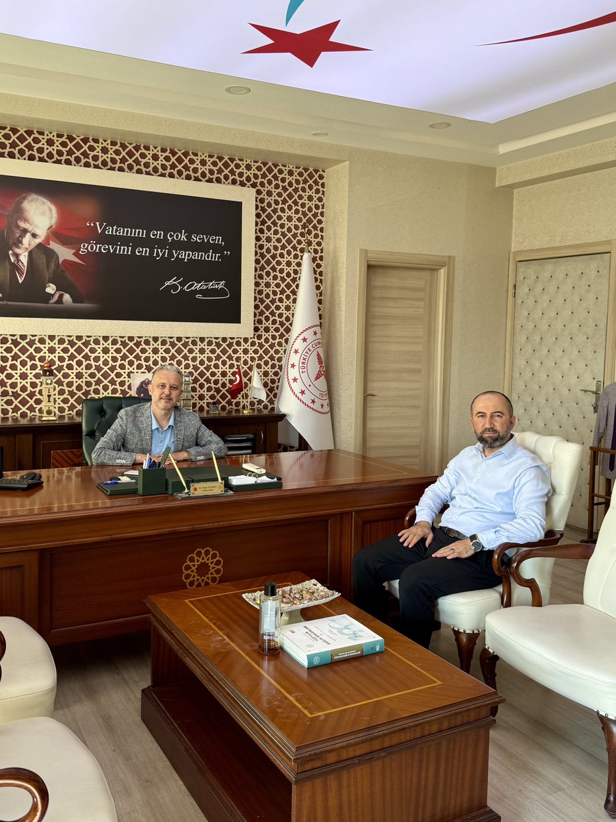 NurullahVeli's tweet photo. AK Parti İl İnsan Hakları Başkanı olarak, İl Sağlık Müdürümüz Sayın Yasin Yılmaz’ı ziyaret ettim. İlimizdeki sağlık hizmetleri ve insan hakları konularında verimli istişarelerde bulunduk. Nazik ev sahipliği dolayısıyla kendisine teşekkür ediyorum.. https://t.co/KEHWXyatcl