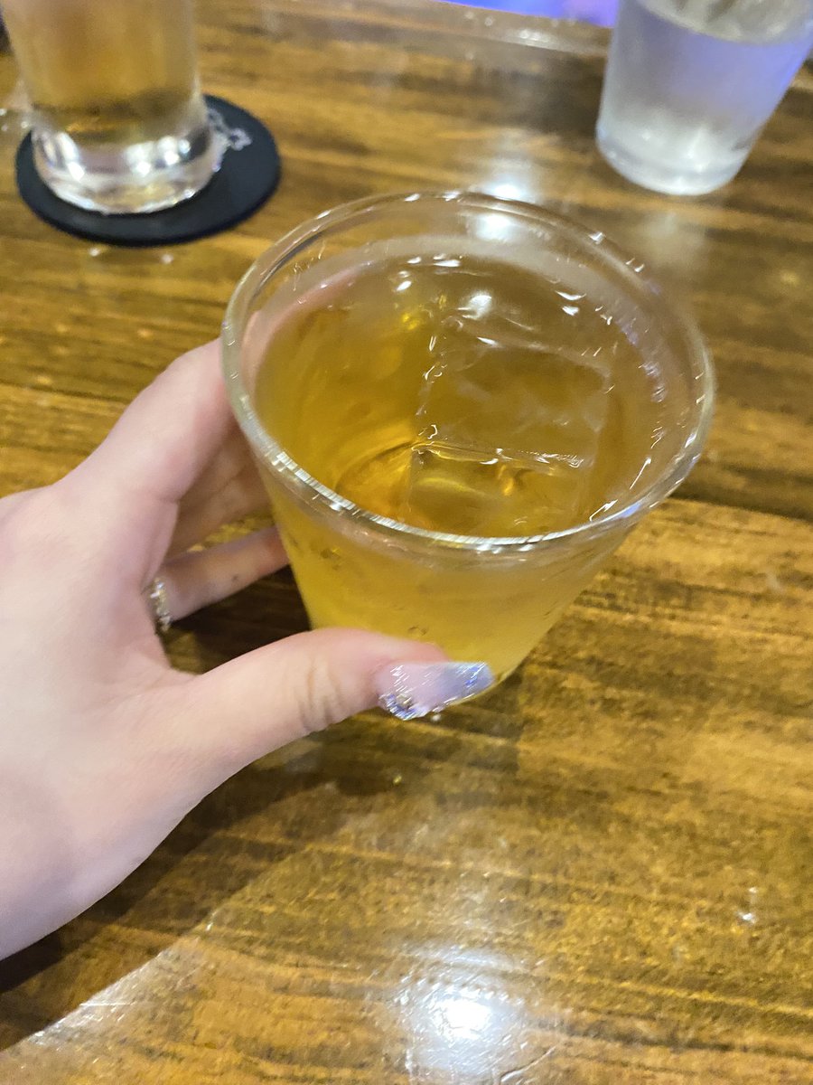 chapo_aki's tweet photo. おきゅおわ！
本指2組にシャンパンドリンクありがとうございました！
次は26日金曜日です！最終出勤日なので会いに来下さい！ https://t.co/Rnjy0dRa1y