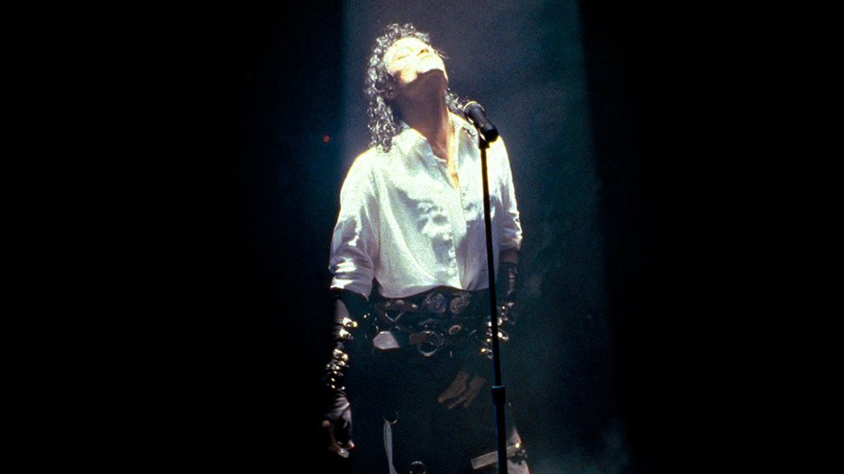 mjstreetwalkerr's tweet photo. should be studied how sexy the dirty diana music video is https://t.co/dIKiHHEjje