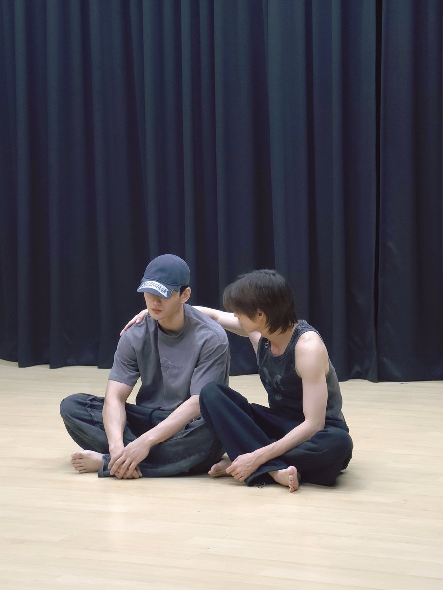 TheGrimLoverTH's tweet photo. 🖤🤍 In a world divided by life and death, we stay together. 🌏💫

#TheGrimLover 
#รักลืมตาย https://t.co/mfU0bBjIbC