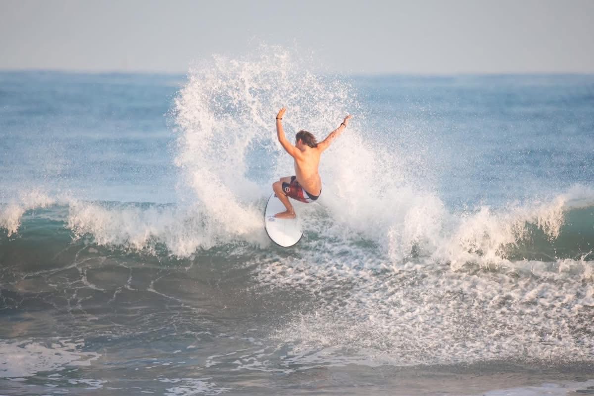 adn_sureste's tweet photo. Zicatela, sede del “Campeonato Estatal de Surf 2026” (10:30 h)
https://t.co/dWhVYiMAkC https://t.co/UsPU54U55w