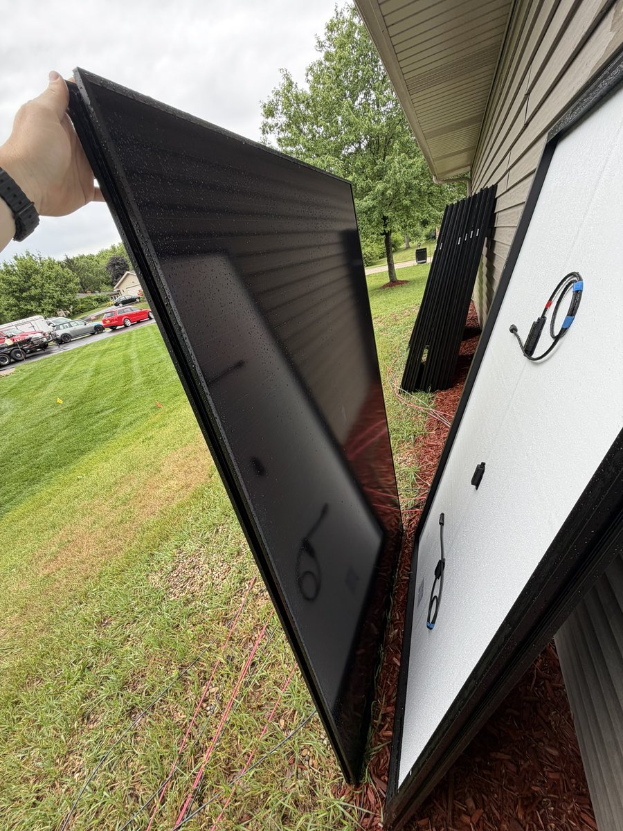 PatchesHQ's tweet photo. The Tesla Energy crew that is doing the install said this is their first time doing the new 18 zone panels. Should be finishing up today. https://t.co/DSfjn3E3Pu