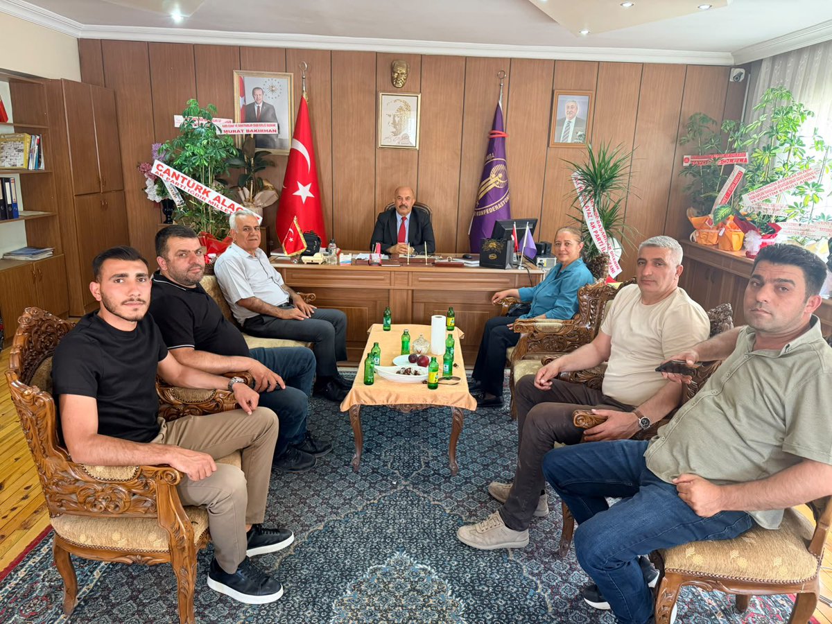 ilce76's tweet photo. Karakoyunlu İlçe Başkanımız Sn. Sönmez POLAT, Iğdır Esnaf ve Sanatkarlar Odaları Birlik Başkanlığı görevine seçilen Mustafa Arslan’ı ziyaret edip hayırlı olsun dileklerinde bulundular. Yeni görevinde kendisine başarılar diliyor,hayırlara vesile olmasını temenni ediyoruz. https://t.co/UyfAwXKJky