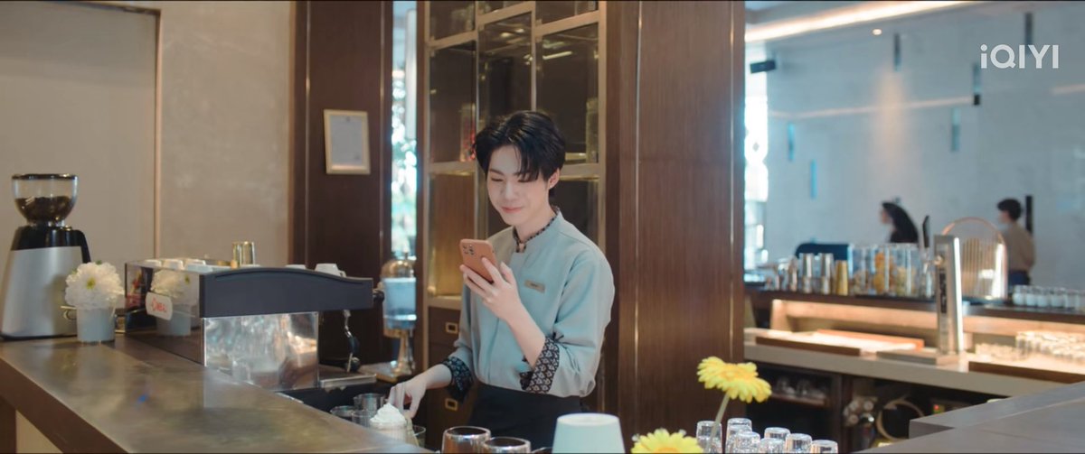 rationalBLfan's tweet photo. this was one of the scenes that made me the happiest in the episode. Nakhun watched the women he met in the past fluorishing in the present. 
Pim, who has now become an artist and Varna with her own business. Both free, doing what they love

LOVE UPON A TIME FINAL EP 
#ภพเธอตอนจบ https://t.co/cF3qAXFhGr