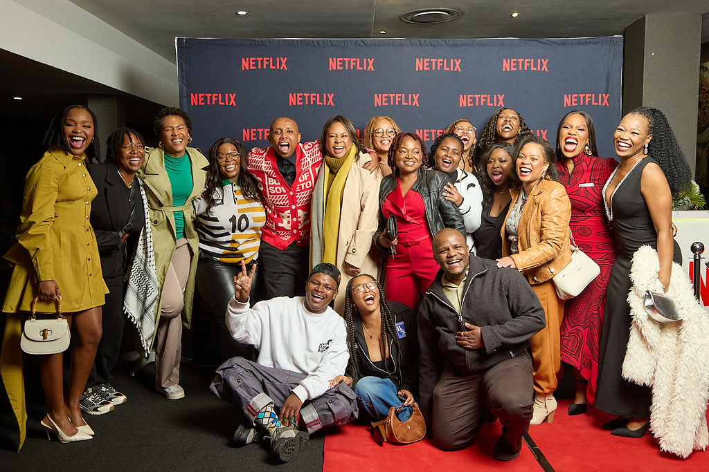 stainedglasstv_'s tweet photo. Last night was cute and all but NOW IT’S YOUR TURN 🏃♀️!
We hope your Netflix logins are ready, WiFi is behaving, you’ve got your popcorn in hand.
The Polygamist is officially streaming ❣️
#ThePolygamist #Netflix #StainedGlassTV #NuMetro https://t.co/9iD8rQXFjM