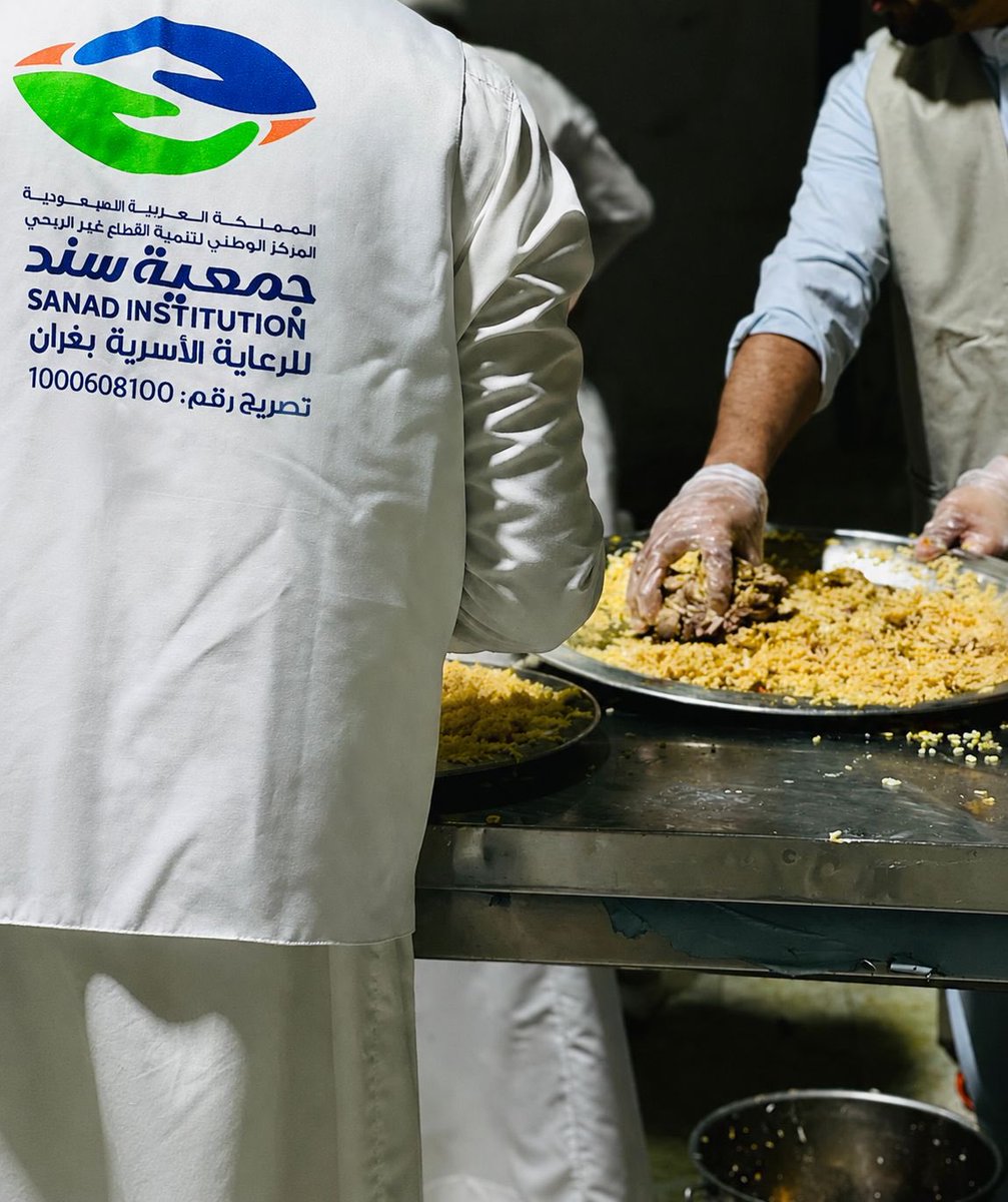 voltr2020's tweet photo. ولله الحمد، تم توزيع 35 صحنًا ضمن مبادرة #حفظ_النعمة التي تنفذها مجموعة بذل وصلة التطوعية بالتعاون مع جمعية سند الأهلية بغران، تعزيزًا لقيم العطاء وحفظ النعمة https://t.co/7yrIiwEhv5