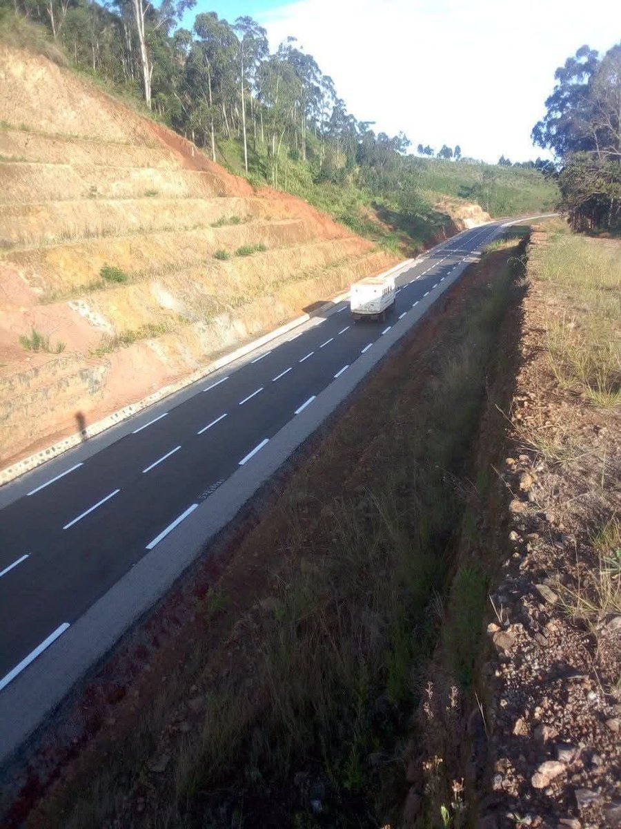 TheCameroonianZ's tweet photo. 📍Section Ndu-Nkambe

*Nationale 11, régional du Nord-Ouest #Cameroon https://t.co/aln2zytF55