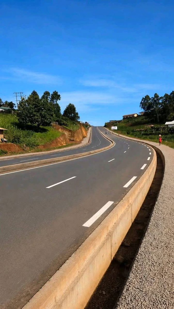 TheCameroonianZ's tweet photo. 📍Section Ndu-Nkambe

*Nationale 11, régional du Nord-Ouest #Cameroon https://t.co/aln2zytF55