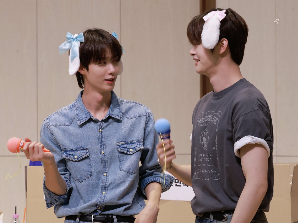 mjngxng's tweet photo. 260612 🍦🤍 #마징시앙 #김성민 #웹툰즈 https://t.co/BUNRz3VR99