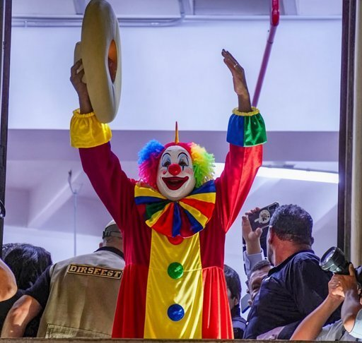 MaxKevin27's tweet photo. te caiga bien o no... todo el Perú debe agradecer al gordito RLA que la luchó como pudo

Tan necesario ahora tener personeros en las actas 900K, tan necesario era sacar a Corvetto, y permitir que USA tenga observadores ésta vez. 

Tan distinto ahora todo. Los progres lloran https://t.co/WMeJgkutAC
