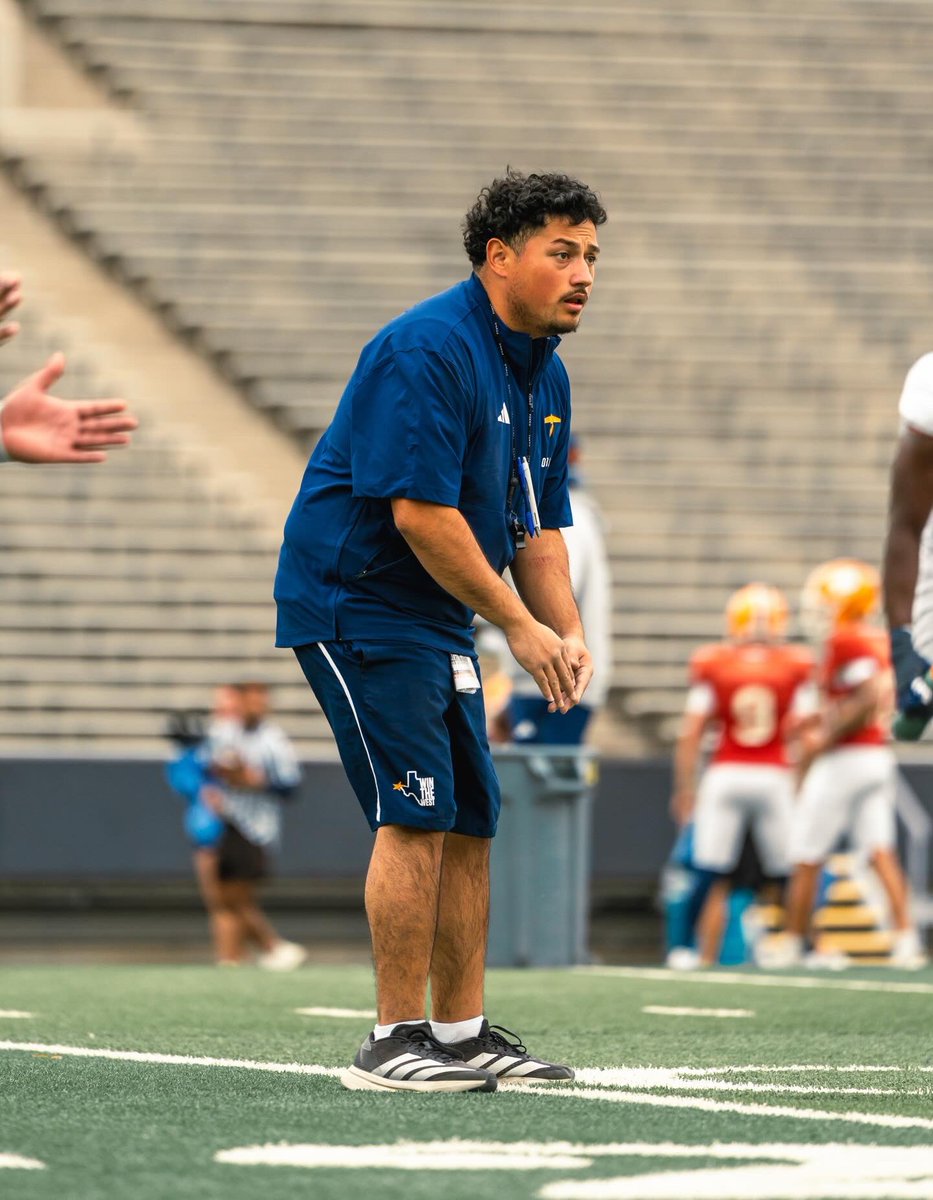 offtheclockmp's tweet photo. 🚨NEW EPISODE 5.1🚨

UTEP Assistant Coach Samuel Salinas joins the Off The Clock Podcast🏈

@CoachSamSalinas 

🔗: https://t.co/EPokW9Big5 https://t.co/ofbpO3eT2o