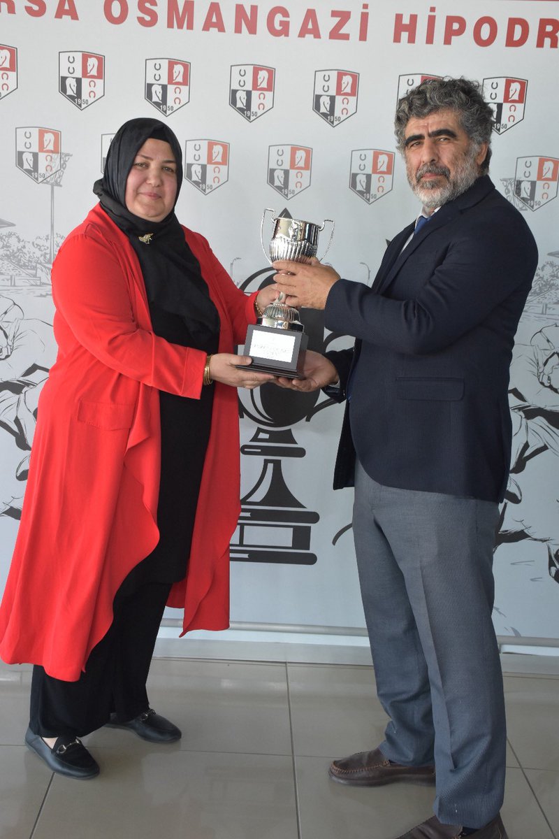 _kivanckinay's tweet photo. Muzaffer Can koşusu ile dedemi tekrar anmak nasip oldu hem özlüyorum hem gurur duyuyorum ki senin gibi bir dedenin torunuyum Atçılık camiasında her zaman Muzaffer çavuş olarak en güzel şekilde anılmaya devam ediyorsun açtığın yolda senin izinden yürümek nasip olsun.. https://t.co/tblzDjqBif