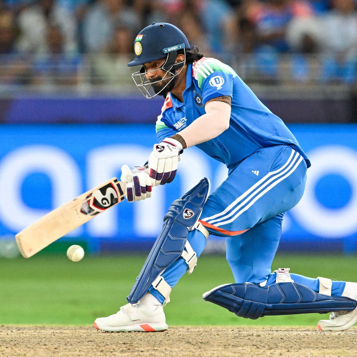 Extra_Emotions_'s tweet photo. KL Rahul is basically the BCCI’s beta version. Every new experiment gets tested on him first. 😭🏏
@klrahul @BCCI https://t.co/RMGw8TTxK7