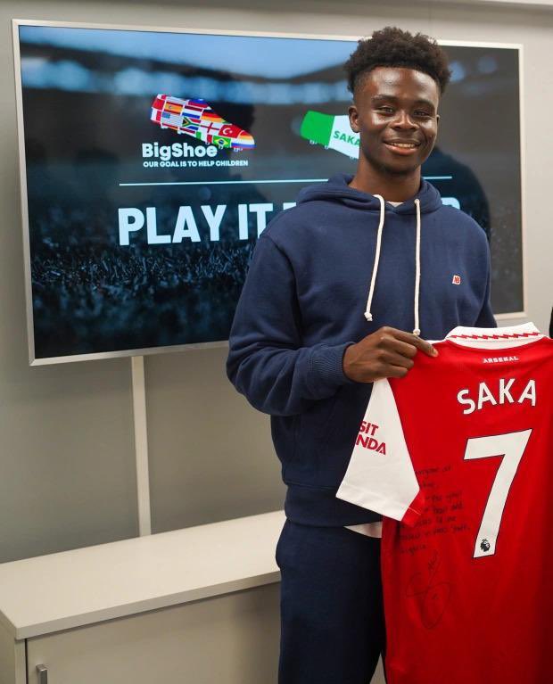 UPYOURARSENAL04's tweet photo. Bukayo Saka paid for the life changing surgery of 120 children his Motherland Nigeria

Saka is God's Child, God Sent❤ https://t.co/HcgnSFUHDW
