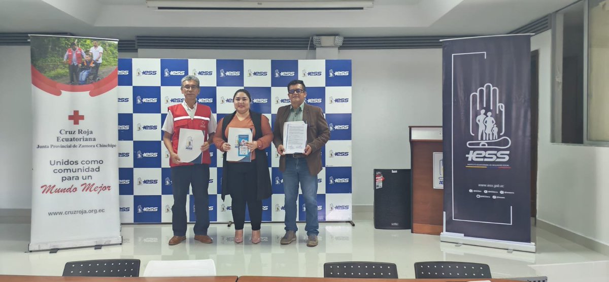 IESSZamora's tweet photo. IESS fortalece alianzas estratégicas en Zamora Chinchipe. 

El Instituto Ecuatoriano de Seguridad Social suscribió instrumentos técnicos con la Cruz Roja de Zamora Chinchipe y la Casa de la Cultura Ecuatoriana “Benjamín Carrión”, Núcleo Zamora Chinchipe. https://t.co/koY1q7zb6f