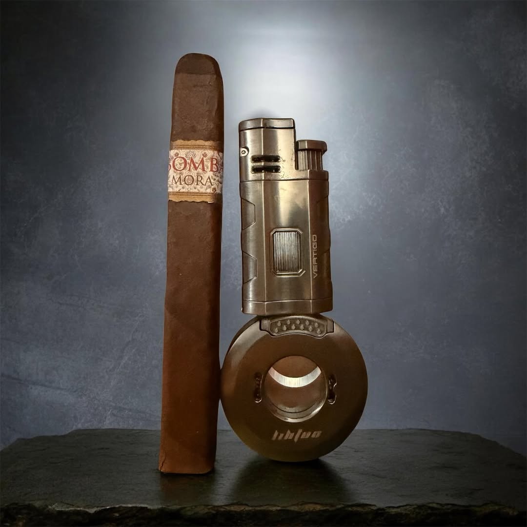 mbombaycigars's tweet photo. Starting the day ☀️🔥 with an Mbombay Mora, a trusty Vertigo by Lotus lighter, and an XIFEI cutter. Smooth draw, rich flavors, and a moment to slow down and enjoy the craft. 🚬💨
#MbombayCigars #CigarLife #AfternoonSmoke #PremiumCigars #CigarAficionado #SmokeTime #CigarLounge https://t.co/iLDvcPnTNd
