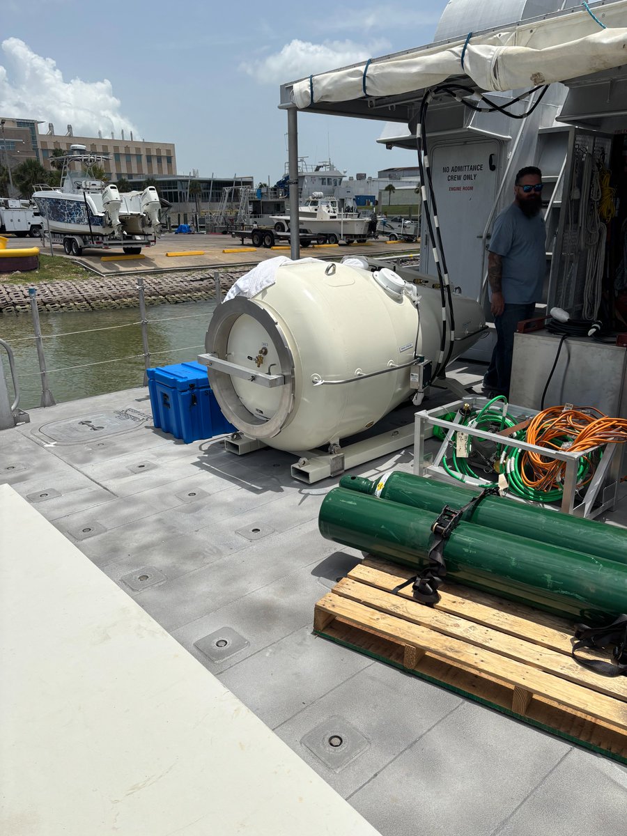 FGBNMS's tweet photo. With special gas mixtures, closed-circuit rebreathers, extended decompression, and a hyperbaric chamber, researchers from FAU Harbor Branch, San Diego State University, and @FGBNMS, with the NOAA Dive Center, recently completed a technical diving mission to study deep reefs. https://t.co/TnvULOSIaI
