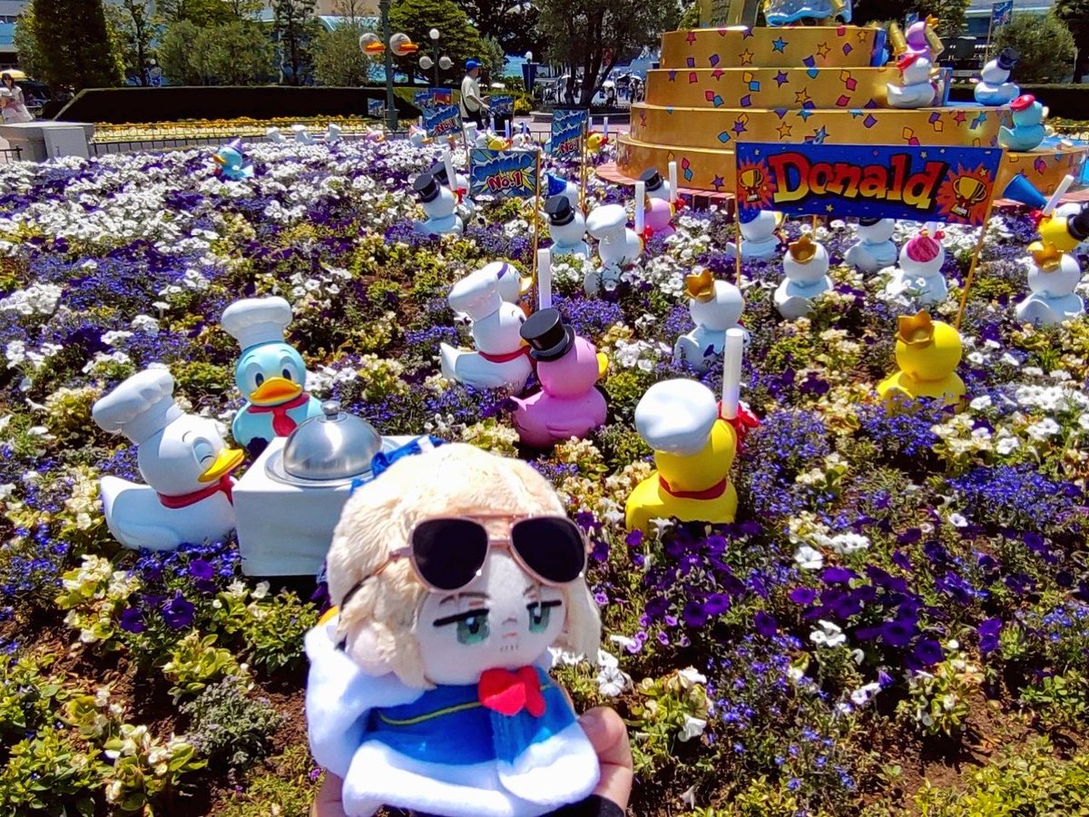 slowfast0103's tweet photo. これはだんだんと祝ってもらってるのが、同じ名前の別の誰かと気付き始めたおじさんです https://t.co/lqAWG1FCos
