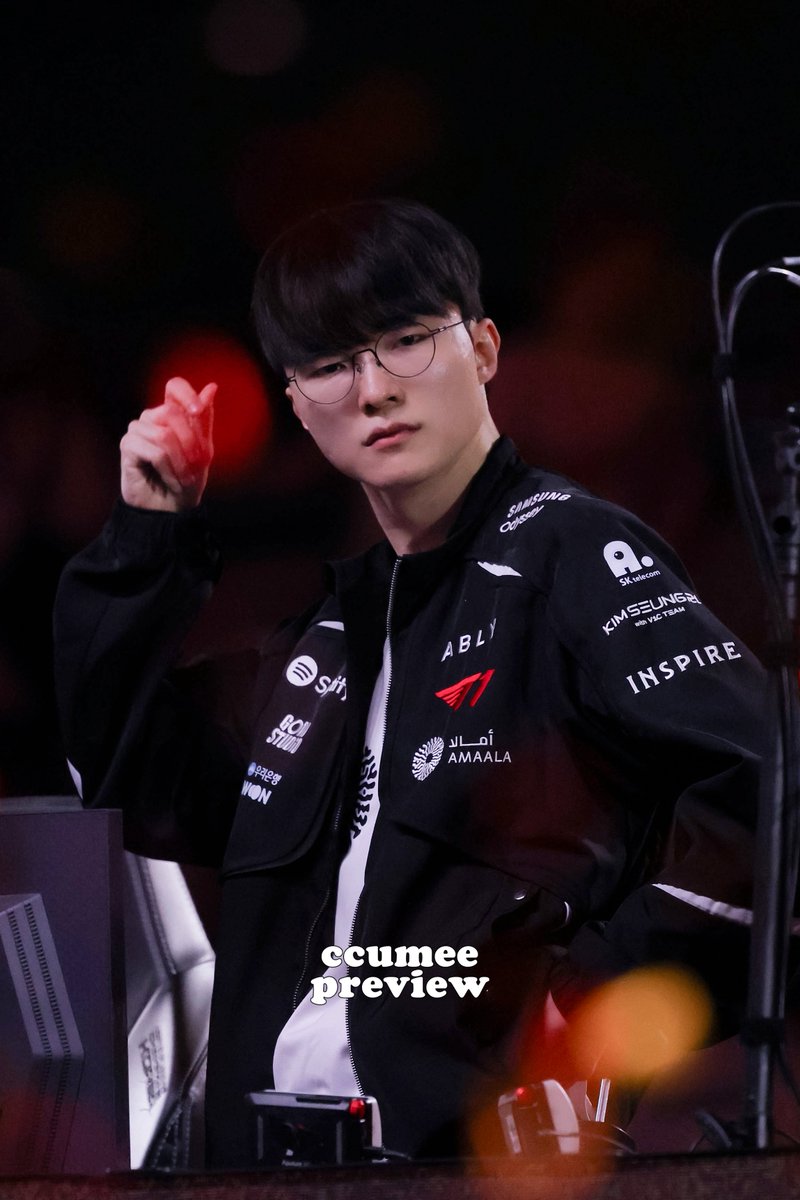 ccum0o0's tweet photo. 260612 로투엠 hle vs t1 프리뷰

일요일에는 꼭 
우리를 위한 컨페티와 함께 하길

#Faker #페이커 @faker https://t.co/GTklROUSLD