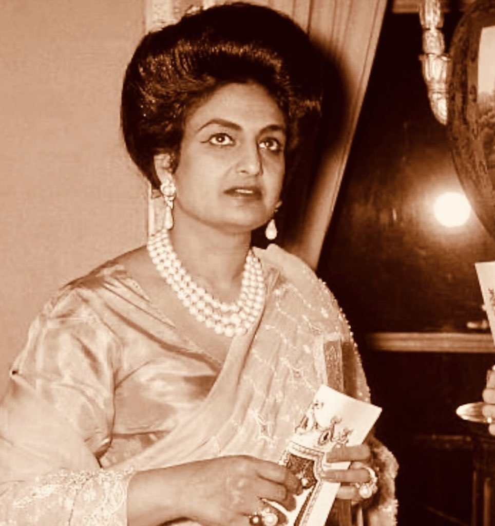 kalingarchives's tweet photo. Rajkumari Sita Devi of Pithapuram was born in a Telugu aristocratic family. She was a fashion icon of her age and a member of the International Jet Set. She married the Gaekwad Maharaja of Baroda, who was the then eighth richest man in the world, and settled down in Monaco. https://t.co/uM1fMX17ZU