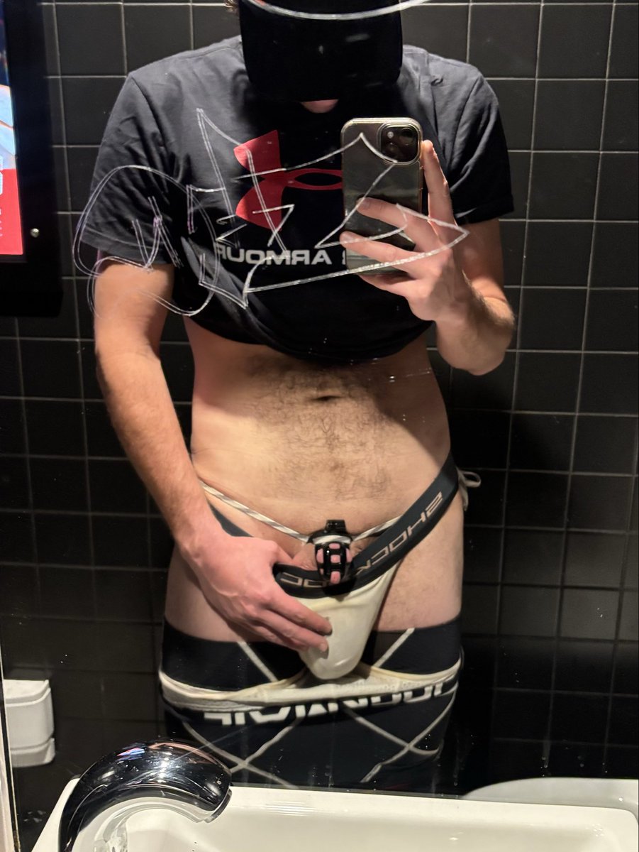 gearedjock's tweet photo. Locked and jocked for post game beers with the team 🔒🏒 https://t.co/9LcS2Er9NX