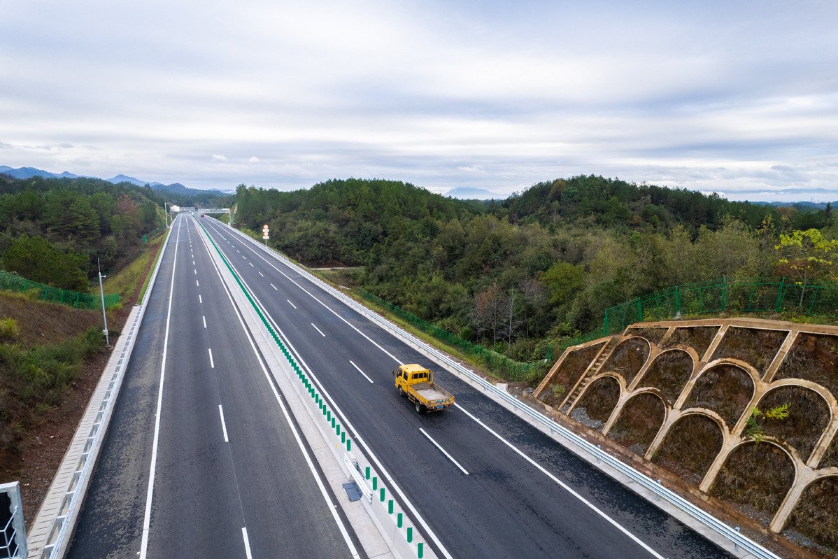 akech_andrew's tweet photo. Kenya, Ethiopia and Tanzania invest heavily on infrastructure development for the 2026/2027 FY. Tanzania made the last minute changes on the infrastructure allocation. 

1. Kenya - $4.1/37 billion.

2. Ethiopia - $3.57/15 billion. 

3. Tanzania - $3.5/22 billion. 

4. Uganda - $2.3/22.47 billion. 

5. Rwanda - $580m/5.3 billion. 

6. Burundi - $250m/2.3 billion. 

South Sudan, Somalia and DR Congo go for late financial year readings. Meanwhile Kenya and Uganda highest allocations go to education sector and military respectively.