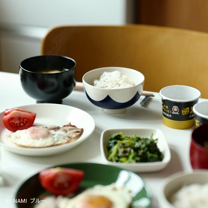 801_CHAN's tweet photo. いま現在、家族でバラバラのお茶碗なんだけど正解がきてしまった。大はミニ丼サイズらしいのでどっちも欲しい。一旦はお茶碗をoka2つとnami2つずつの家族分で買って大は保留。（冷静な判断）
 【7月2日9:59まで発売記念価格】 
小 2200円→1500円 / 大 2400円→1800円 https://t.co/n5Gj8JVy4X https://t.co/pMjS9cgcFp