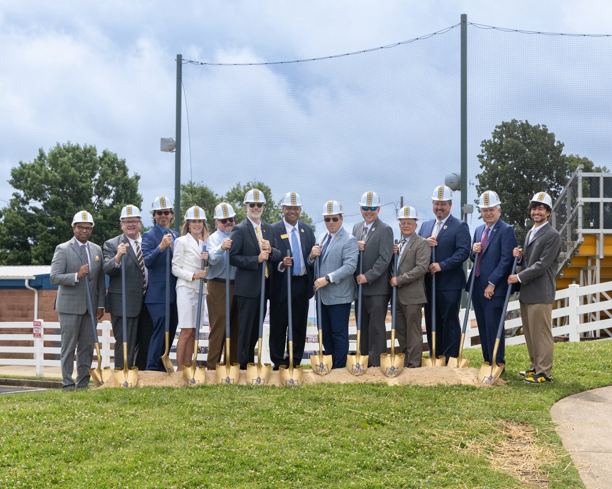 MSURacers's tweet photo. 👏 Murray State Athletics Celebrates the Groundbreaking of the Sandra Hartmann Press Box!

🔗: https://t.co/AeQVHJjW4i

#GoRacers🏇 | @RacersSoftball https://t.co/AexPASkIXh