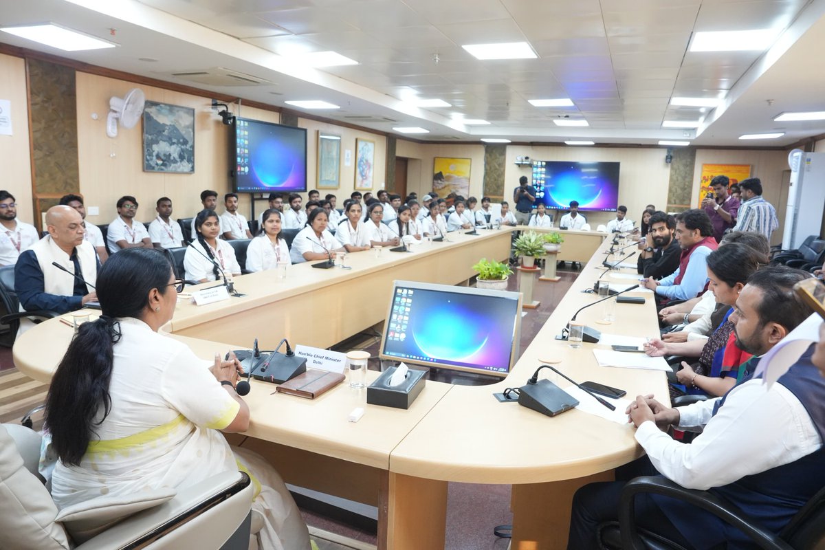 EBSB_Edumin's tweet photo. मुख्यमंत्री के साथ संवाद में युवाओं ने अपनी सीख एवं अनुभव साझा किए तथा विकसित भारत 2047 और ‘एक भारत श्रेष्ठ भारत’ के संकल्प को साकार करने में युवाओं की भूमिका पर मार्गदर्शन प्राप्त किया।

दिल्ली प्रवास के दौरान प्रतिभागियों को राष्ट्रपति भवन के भ्रमण,
(2/3) https://t.co/58sRpYl5ss
