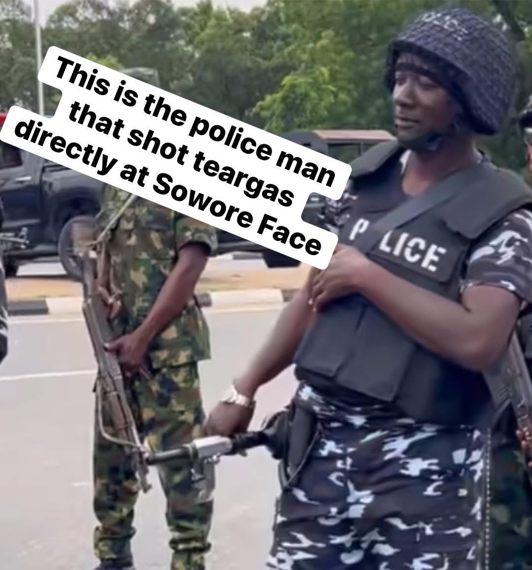 Olaolu_thaniel's tweet photo. Comrades and lovers of justice, this is the Police officer who was sent by the Nigeria Police Force to assassinate Omoyele Sowore.

Say a prayer for him 🙏

#June12Protest #TinubuMustGo #EndInsecurity #fyp #RevolutionNow #EndBadGovernance https://t.co/114vdo2W7Y