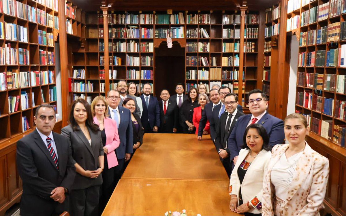 erikamariarr's tweet photo. En reunión previa al evento: “Construyendo Indicadores de Justicia Centrada en las Personas, para la
Mejora Institucional de los Poderes Judiciales". #Conatrib @conatribmx https://t.co/p5hnXEaHCJ