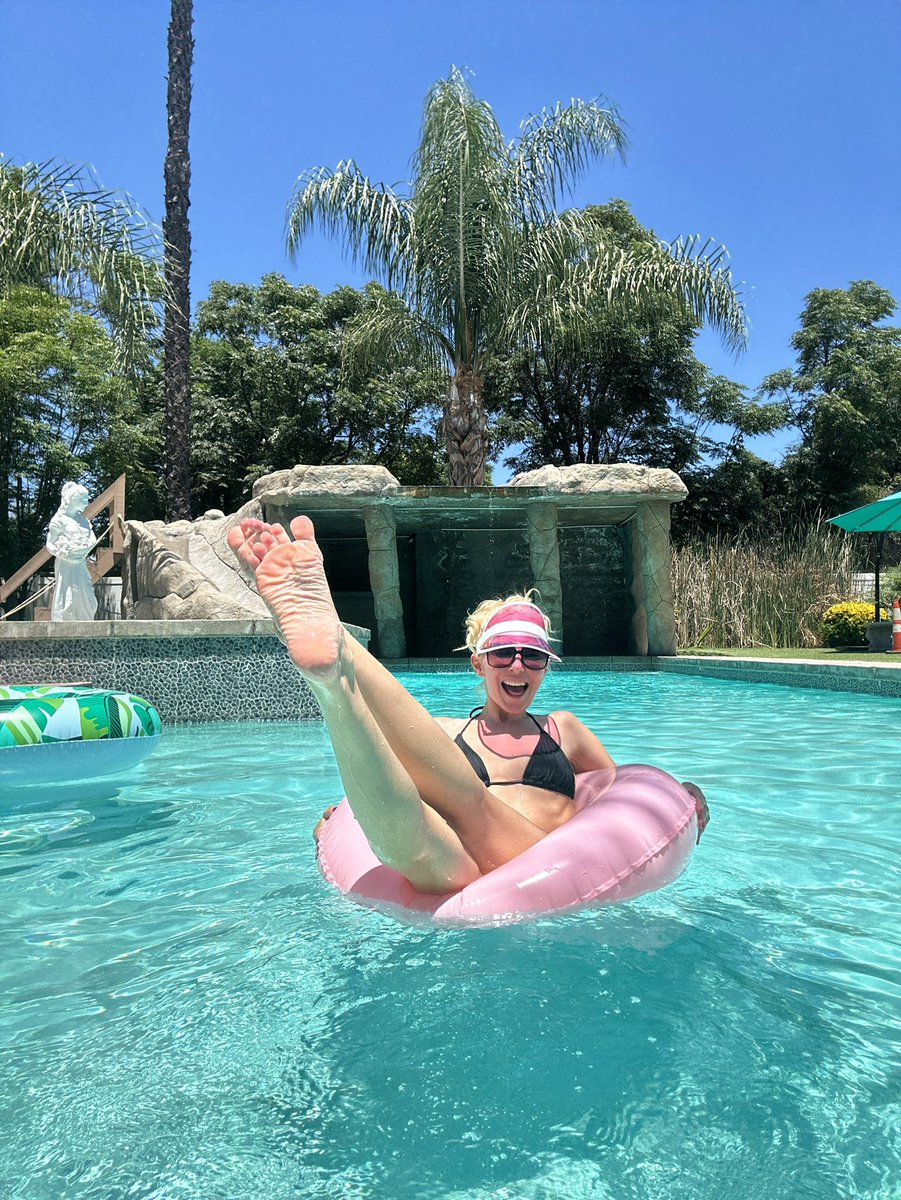 AaliyahLove69's tweet photo. Best birthday ever and yes, I did the naked waterslide, more than once!😜 https://t.co/YvgO5QV1w3 https://t.co/cjjh5xLm1j