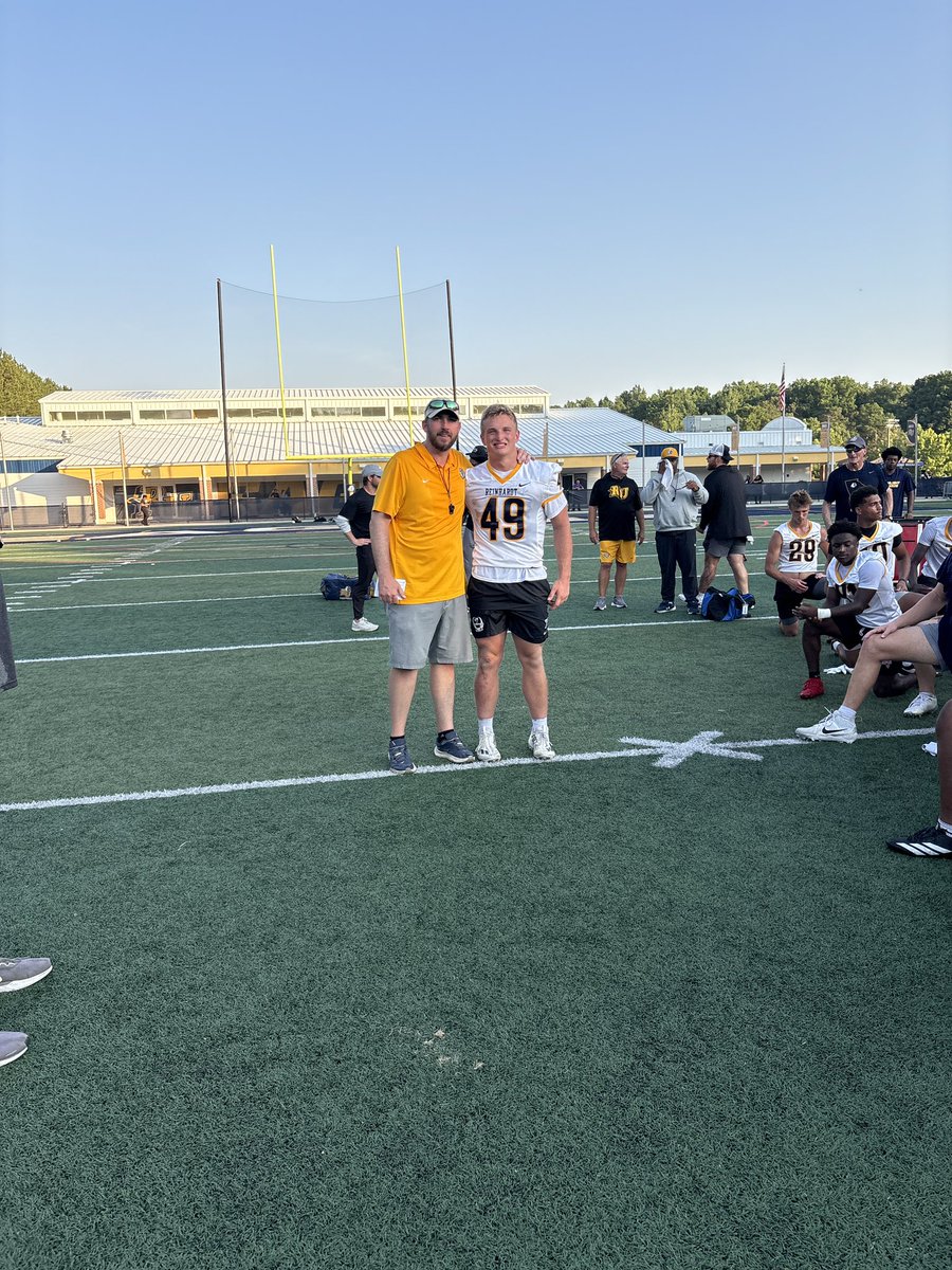 ReinhardtFB's tweet photo. Camp #1 

Offensive MVPs!: QB, OL, WR, TE https://t.co/TvRzcyzGsk