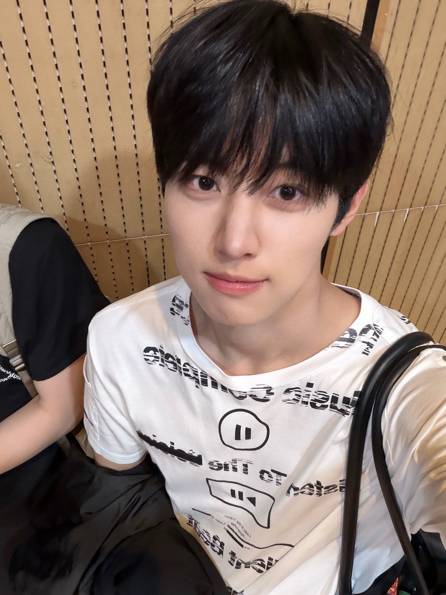 fromizzy_'s tweet photo. this yonghoon >>> https://t.co/foHEDCQPz1