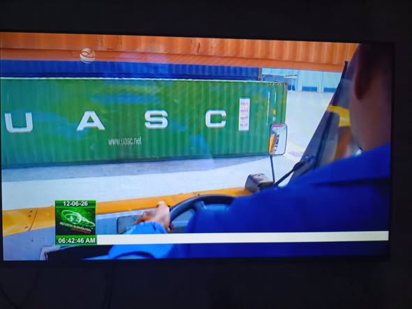 CNCTVGranma's tweet photo. El  presidente @DiazCanelB  anunció que el país prepara medidas para reformar  temas sustanciales de la economía. Incluyen nuevos actores en el  turismo, importación y exportación directa, eliminación de actividades  prohibidas, reducción del aparato estatal. https://t.co/MmKruQ2PRM