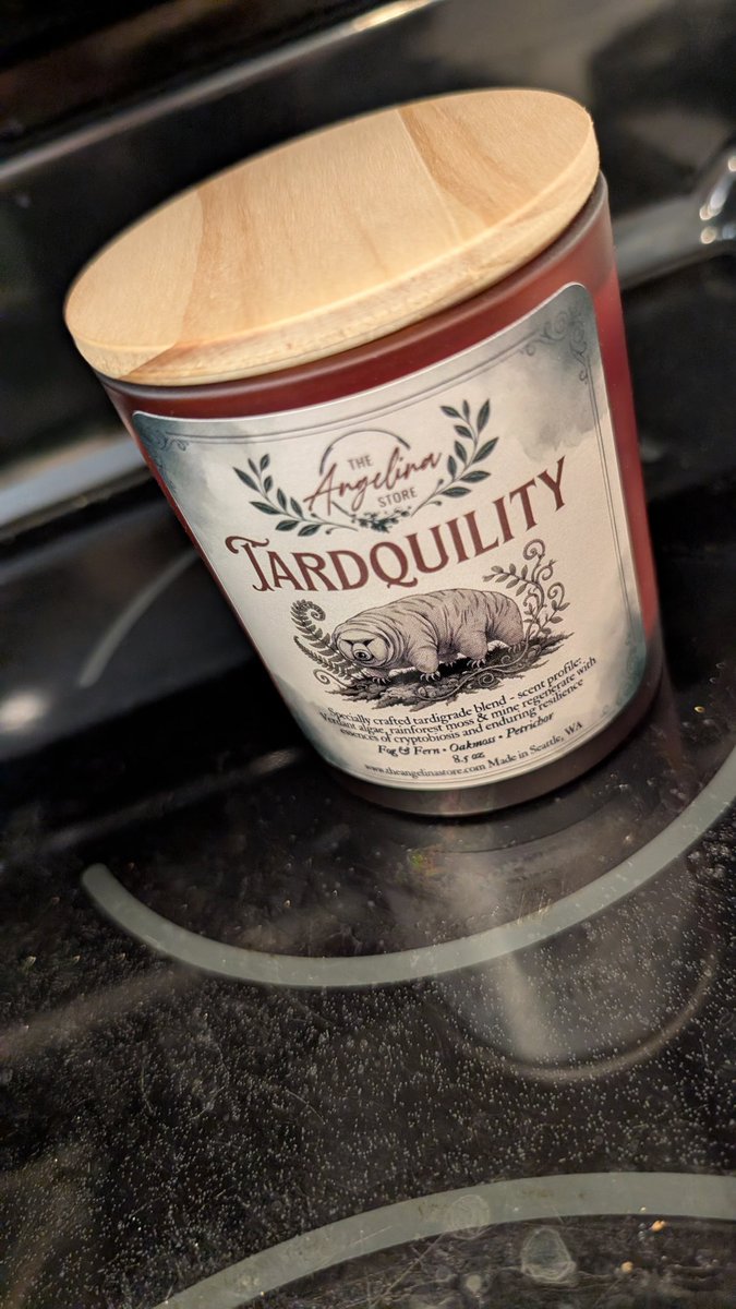 frakesineurope's tweet photo. IT'S PERFECT AND IT SMELLS AMAZING 😍 https://t.co/AaM8GzcDpv