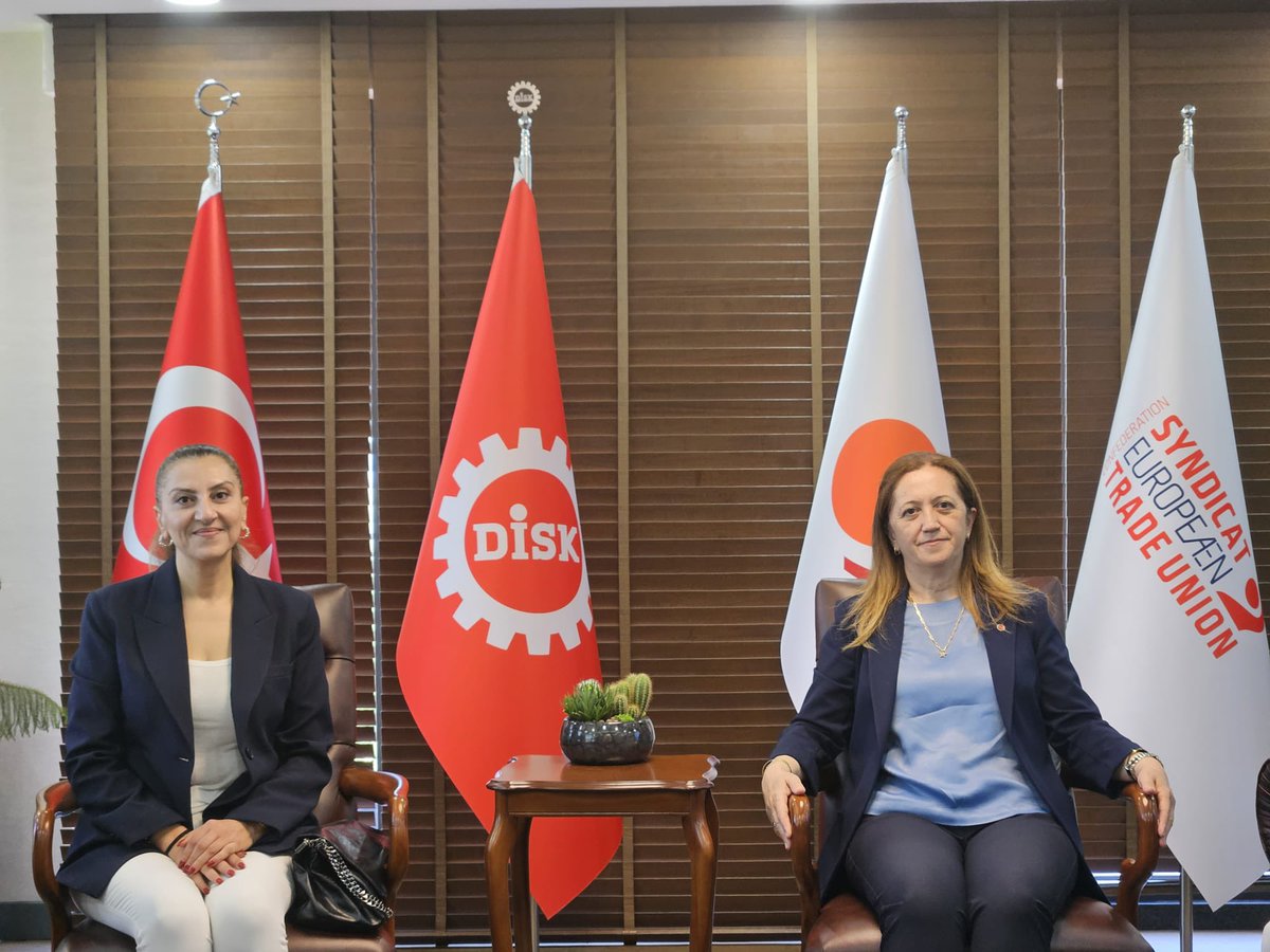 diskinsesi's tweet photo. Emek Der Başkanı Fatma Köseoğlu, Kademeli Emeklilik Federasyonu Başkan Yardımcısı  Coşkun Şatır, Emek Der Başkan yardımcısı Cumhur Soyka, Emek Der Sosyal Medya Yöneticisi Canan Soyka ve Staj ve Çıraklık Mağdurları Derneği Ankara Temsilcisi Sebahattin Berçin DİSK Genel Merkezi’ni ziyaret etti. 

DİSK Genel Başkanı Arzu Çerkezoğlu, Genel Sekreteri Tayfun Görgün, Yönetim Kurulu Üyesi Şükret Sevgener ile görüşme gerçekleştirerek hayırlı olsun dileklerini iletti. DİSK Yönetim Kurulu ile heyet kademeli emeklilik mağdurlarının durumuna ilişkin fikir alışverişinde bulundu.