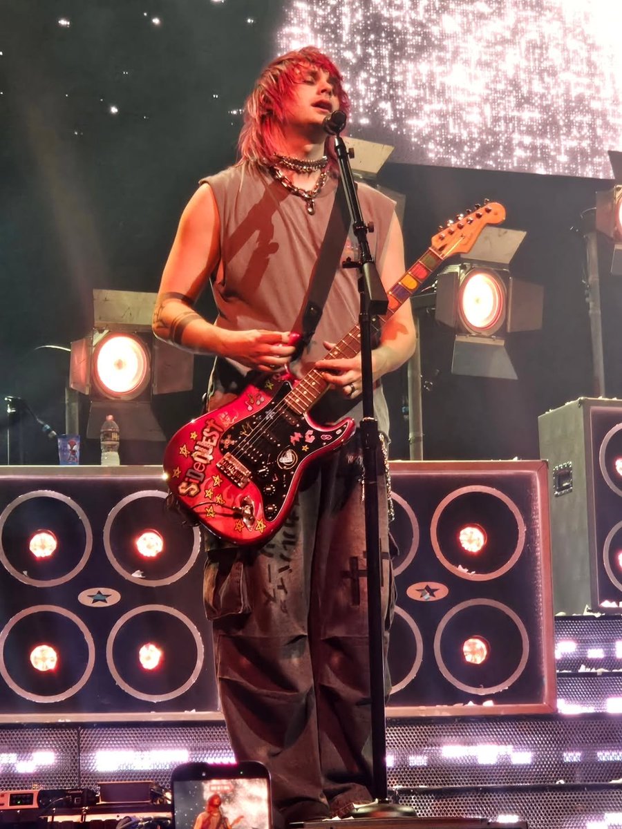 5SOSHunters's tweet photo. Michael in Boston through the eyes of our beautiful @CaityySauce ❤️⭐️
#BostonIsAStar #EASBoston https://t.co/3lm9ya1cKZ