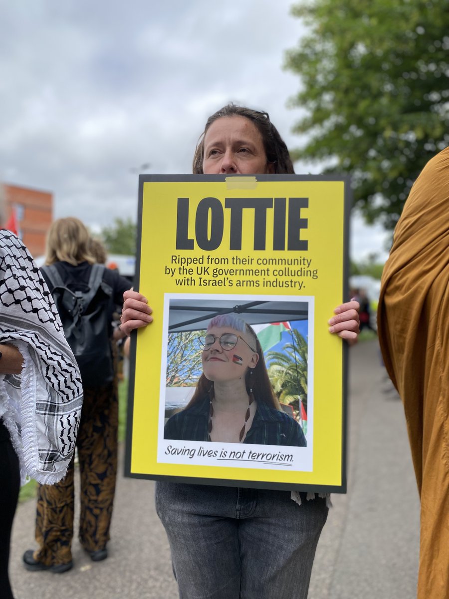DefendOurJuries's tweet photo. Charlotte Head sentenced to 6 years for Criminal Damage with a “terrorist connection” (4 years and 320 days custodial).

They were not charged with or convicted of a terrorism offence after two separate trials by two juries.

Saving Lives Is Not Terrorism. https://t.co/QkogHV7K6T