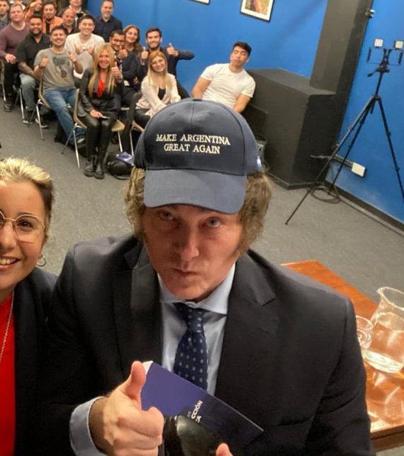 PepistosFake's tweet photo. Quieren ser yankees..... https://t.co/deMKm0qEBs