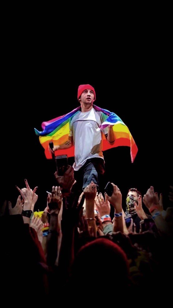 songonomiya's tweet photo. @moonlitmustelid @94downwrdspiral twenty one pilots is not a conservative friendly band hope this helps https://t.co/c2kELTYJLF