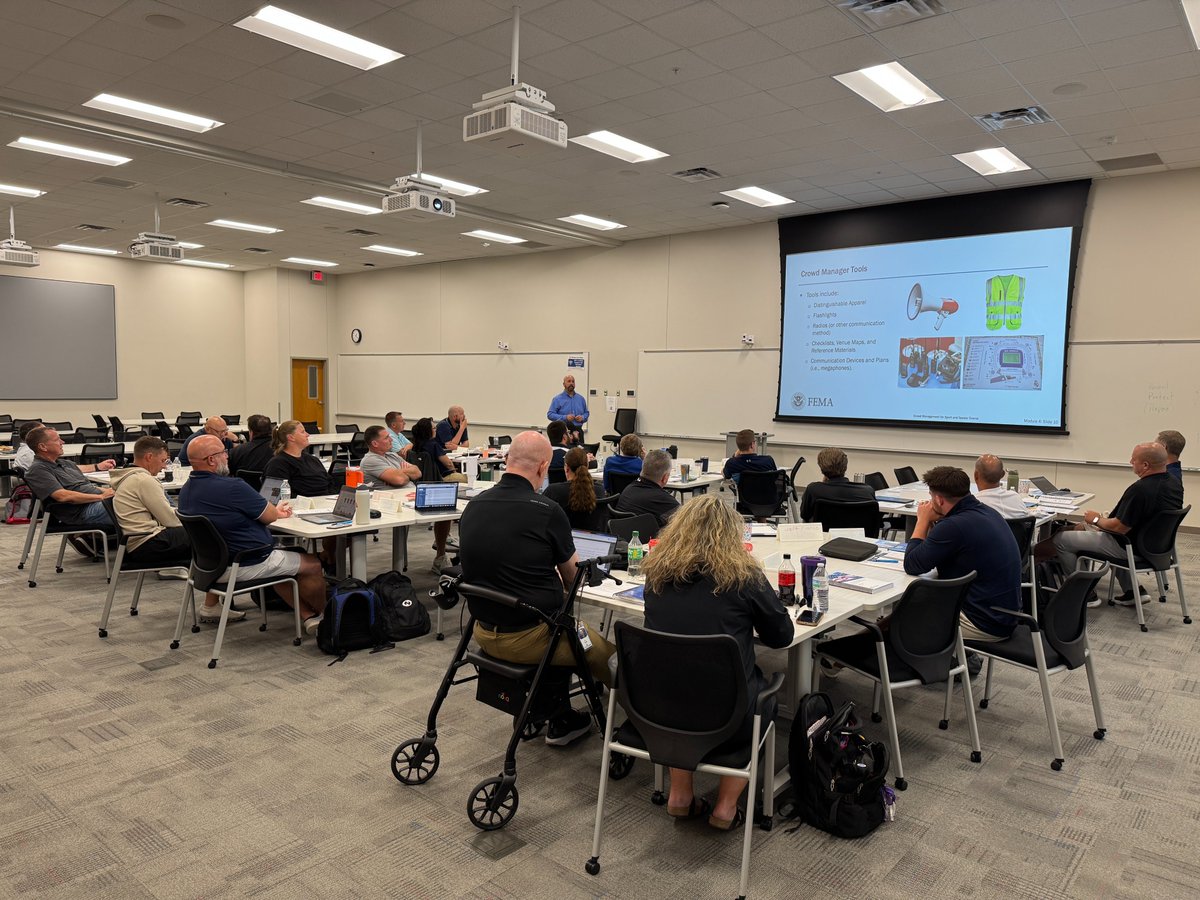 SecurityLps's tweet photo. This week, LPS Security hosted @NCS4usm’s "Crowd Management" training! 🏟️ Our athletics &amp; activities leaders teamed up with community partners @Lincoln_Police  and @LTULNK to learn consistent safety best practices for managing crowds at events across our district. 🤝 https://t.co/IgQ2NKNktO