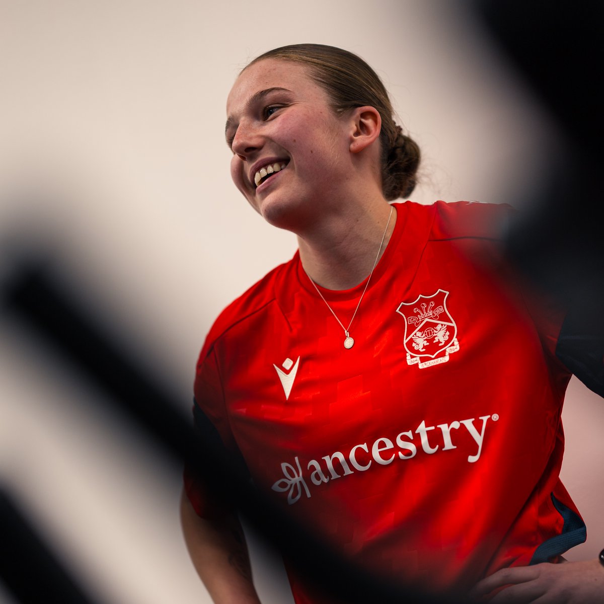 WrexhamAFCWomen's tweet photo. Getting used to new surroundings 💪

🔴⚪️ #WxmAFC https://t.co/X7SSJuM7tl