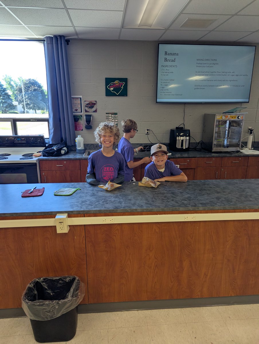 ZumbroEducation's tweet photo. ZED Summer Academy,  hosted at @ByronBears, ended this week. With over 180 students participating in engaging classes from Nail String Art to Exploring Forensic Science to Ozbot Robots---there was something for everyone! https://t.co/RTd9LNtfO9