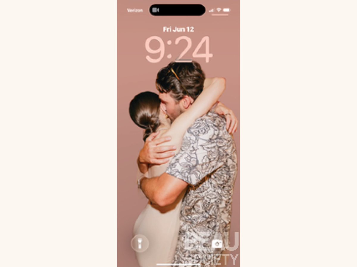 archiveshailees's tweet photo. hailee steinfeld shared her phone wallpaper - a picture of her and husband josh allen 💌 https://t.co/7vbwlHYkWt