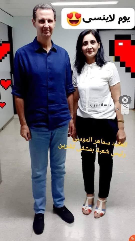Omar_Madaniah's tweet photo. الطبيبان المجرمان "سامر أحمد حسن" والطبيبة "سماهر الموسى" الذين تم اغتيالهم كانو قد اشرفوا على على تعذيب المعتقليين في مشفى تشرين العسكري التابع لنظام الأسد البائد.

وكانوا قد فروا من سوريا الى اليمن بعد هروب سيدهم بشار 

هذه صور تجمعهم مع بشار وعائلته، فهم كانو مقربين منه👇 https://t.co/8ZY7qzVL8s