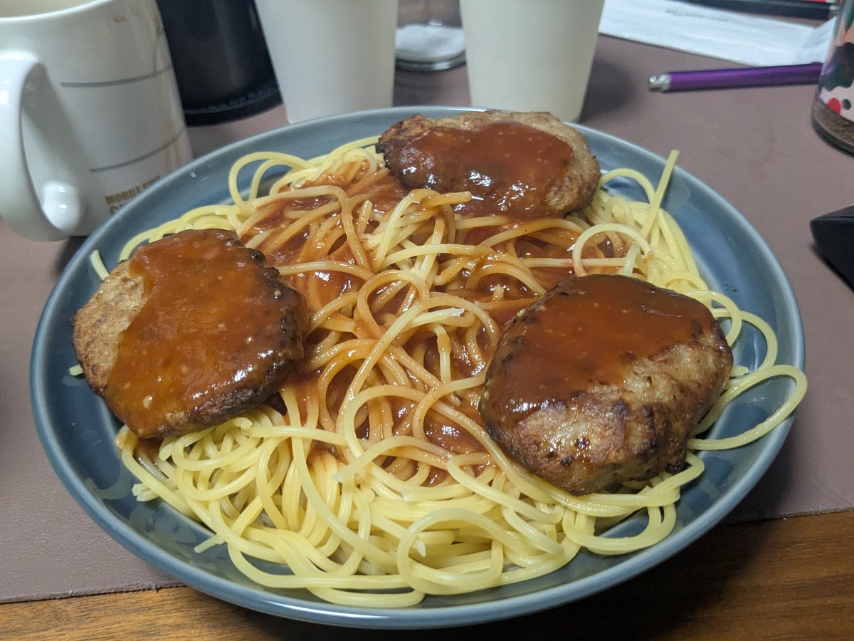 kuri_tachu's tweet photo. 小腹が空いたからといってこの時間から食べるようなものではないのはわかっている https://t.co/qhETpLrdKe
