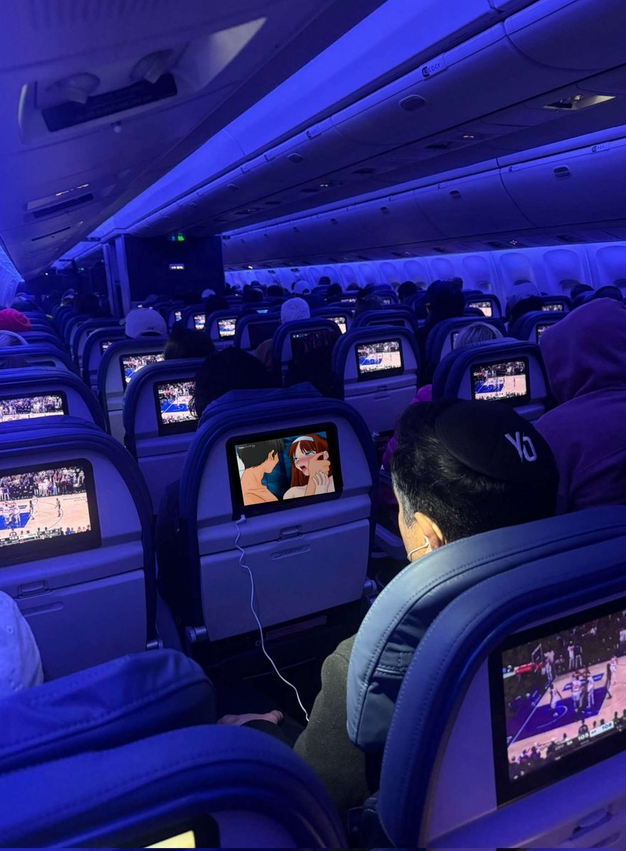 cyclicpainter62's tweet photo. Whole plane watching the knicks game except for one dude watching the Akiha Tohno h-scene https://t.co/NEKP5zoeSq