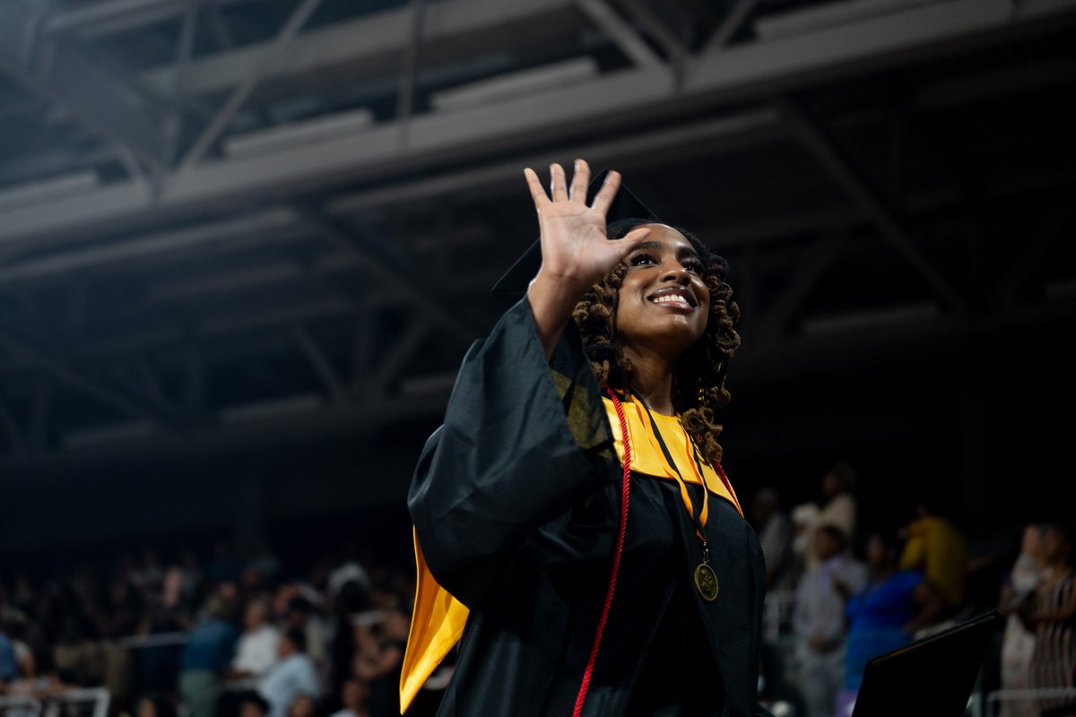 PCS_NC's tweet photo. Congratulations Farmville Central High School Class of 2026! 

More Photos: https://t.co/Eyn4EJuXH5

Purchase and Download Individual Ceremony Portraits: https://t.co/8Ke4BRDtQv https://t.co/viw9TmFUkQ